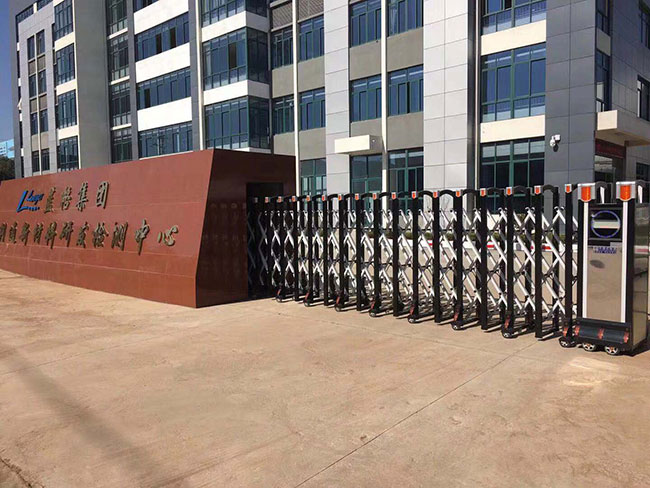 蓝格集团利通新材料电动门